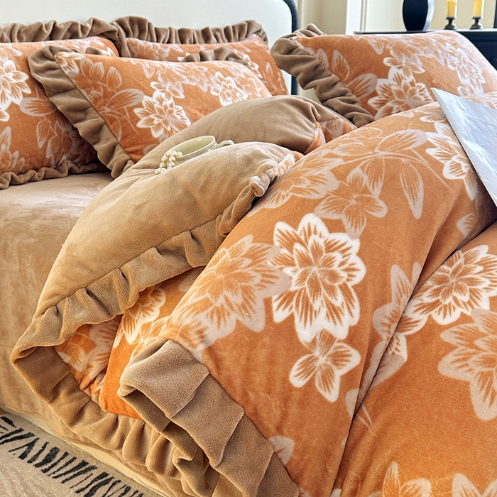 91家纺网 家纺一手货源 找家纺 绘萱家居 2025新款爆款高密消光双层花边牛奶绒四件套印花 灵动花语