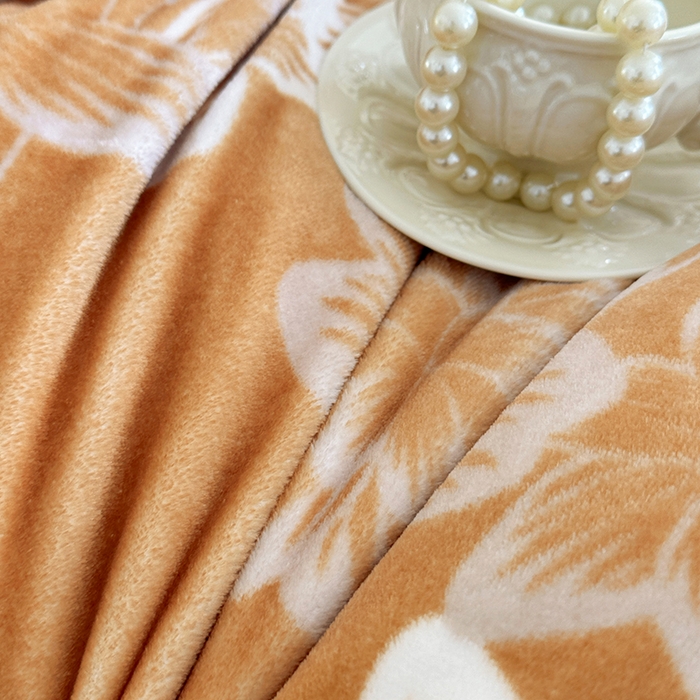 91家纺网 家纺一手货源 找家纺 绘萱家居 2025新款爆款高密消光双层花边牛奶绒四件套印花 灵动花语