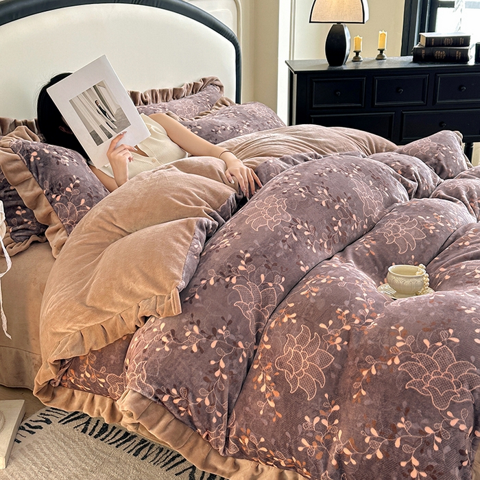 绘萱家居 2025新款爆款高密消光双层花边牛奶绒四件套印花 千寻