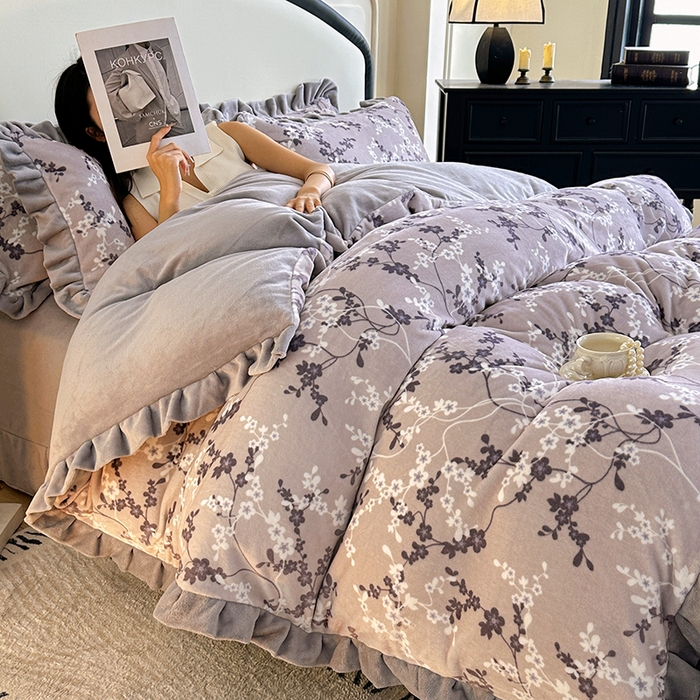 绘萱家居 2025新款爆款高密消光双层花边牛奶绒四件套印花 瑞莎