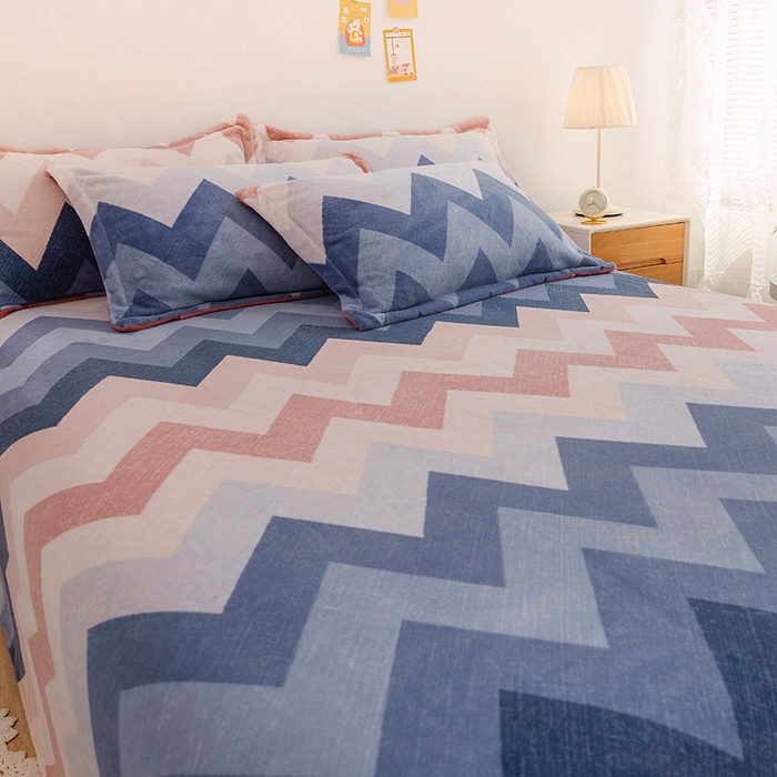 91家纺网 家纺一手货源 找家纺 金盛纺 2025新款高克重牛奶绒印花系列单床单(可定制) 梦境（粉）