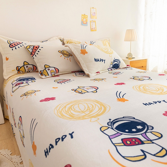 91家纺网 家纺一手货源 找家纺 金盛纺 2025新款高克重牛奶绒印花系列单床单(可定制) 宇航员