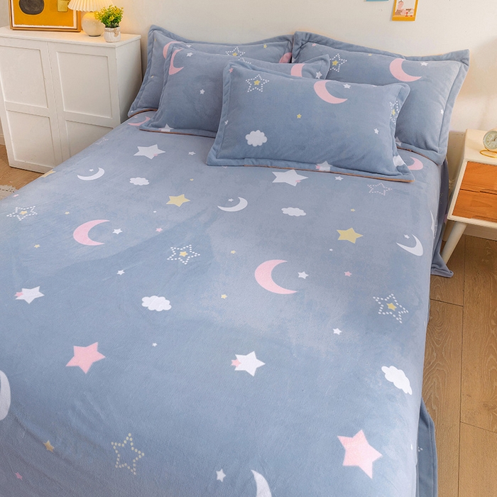 91家纺网 家纺一手货源 找家纺 金盛纺 2025新款高克重牛奶绒印花系列单床单(可定制) 梦幻星空（蓝）