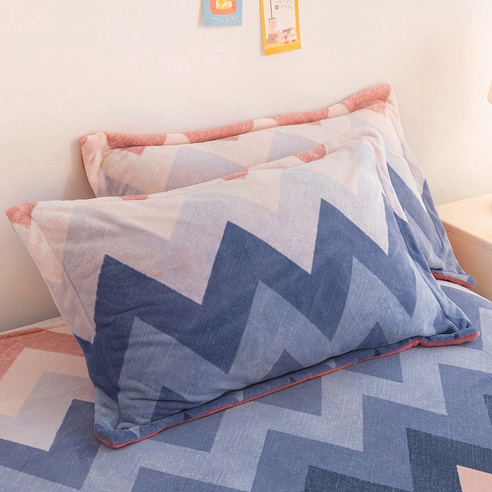 91家纺网 家纺一手货源 找家纺 金盛纺 2025新款高克重牛奶绒印花系列单床单(可定制) 梦境（粉）