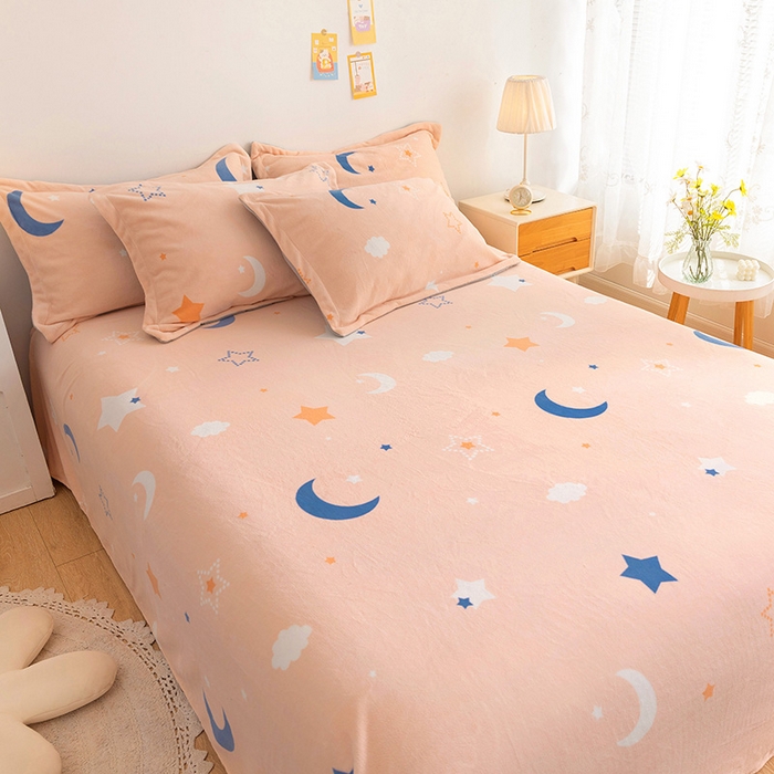 91家纺网 家纺一手货源 找家纺 金盛纺 2025新款高克重牛奶绒印花系列单床单(可定制) 梦幻星空（粉）