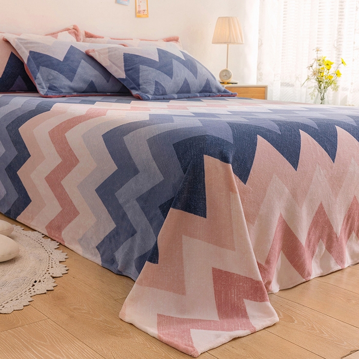 91家纺网 家纺一手货源 找家纺 金盛纺 2025新款高克重牛奶绒印花系列单床单(可定制) 梦境（粉）