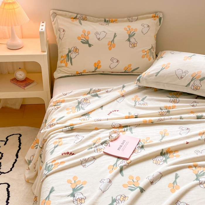 91家纺网 家纺一手货源 找家纺 金盛纺 2025新款高克重牛奶绒印花系列单床单(可定制) 星光游乐园