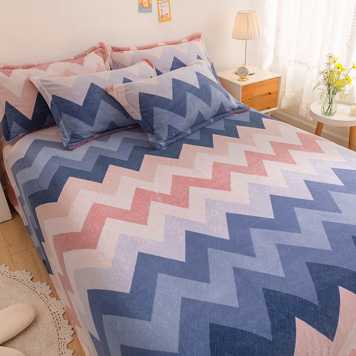 91家纺网 家纺一手货源 找家纺 金盛纺 2025新款高克重牛奶绒印花系列单床单(可定制) 梦境（粉）