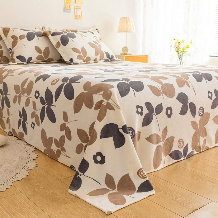 91家纺网 家纺一手货源 找家纺 金盛纺 2025新款高克重牛奶绒印花系列单床单(可定制) 落叶