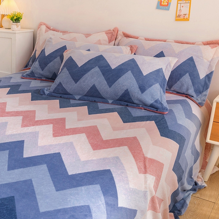 91家纺网 家纺一手货源 找家纺 金盛纺 2025新款高克重牛奶绒印花系列单床单(可定制) 梦境（粉）