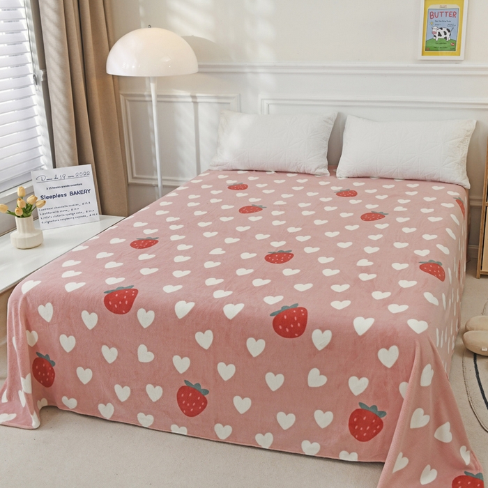 91家纺网 家纺一手货源 找家纺 金盛纺 2025新款高克重牛奶绒印花系列单床单(可定制) 桃心草莓