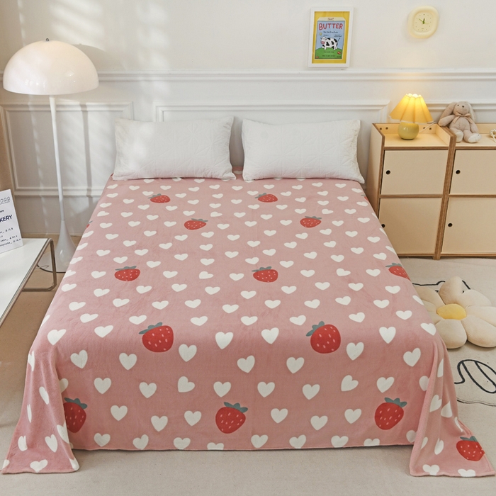 91家纺网 家纺一手货源 找家纺 金盛纺 2025新款高克重牛奶绒印花系列单床单(可定制) 桃心草莓