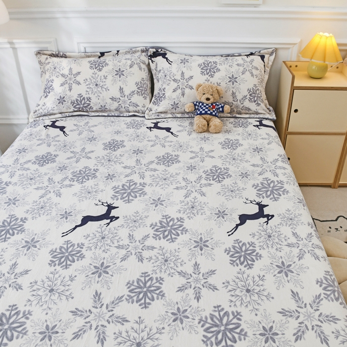 91家纺网 家纺一手货源 找家纺 金盛纺 2025新款高克重牛奶绒印花系列单床单(可定制) 圣诞鹿