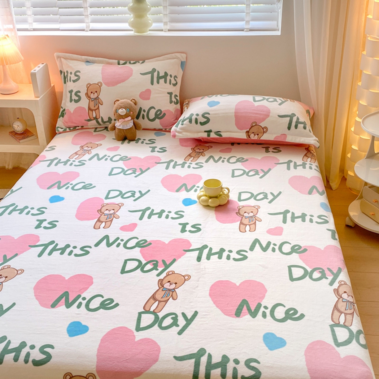 91家纺网 家纺一手货源 找家纺 金盛纺 2025新款高克重牛奶绒印花系列单床单(可定制) 粉红桃心