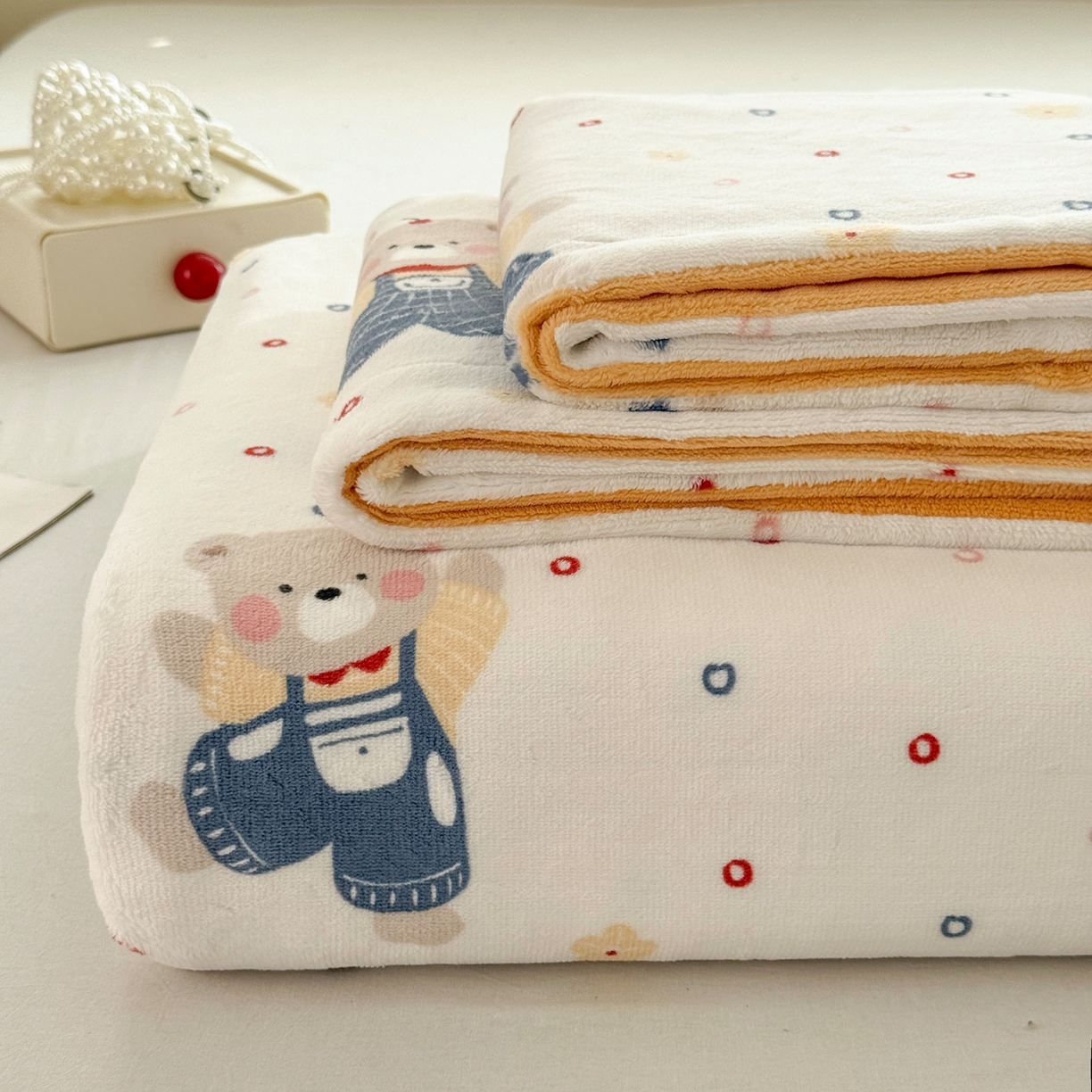 91家纺网 家纺一手货源 找家纺 金盛纺 2025新款高克重牛奶绒印花系列单床单(可定制) 熊熊乐园