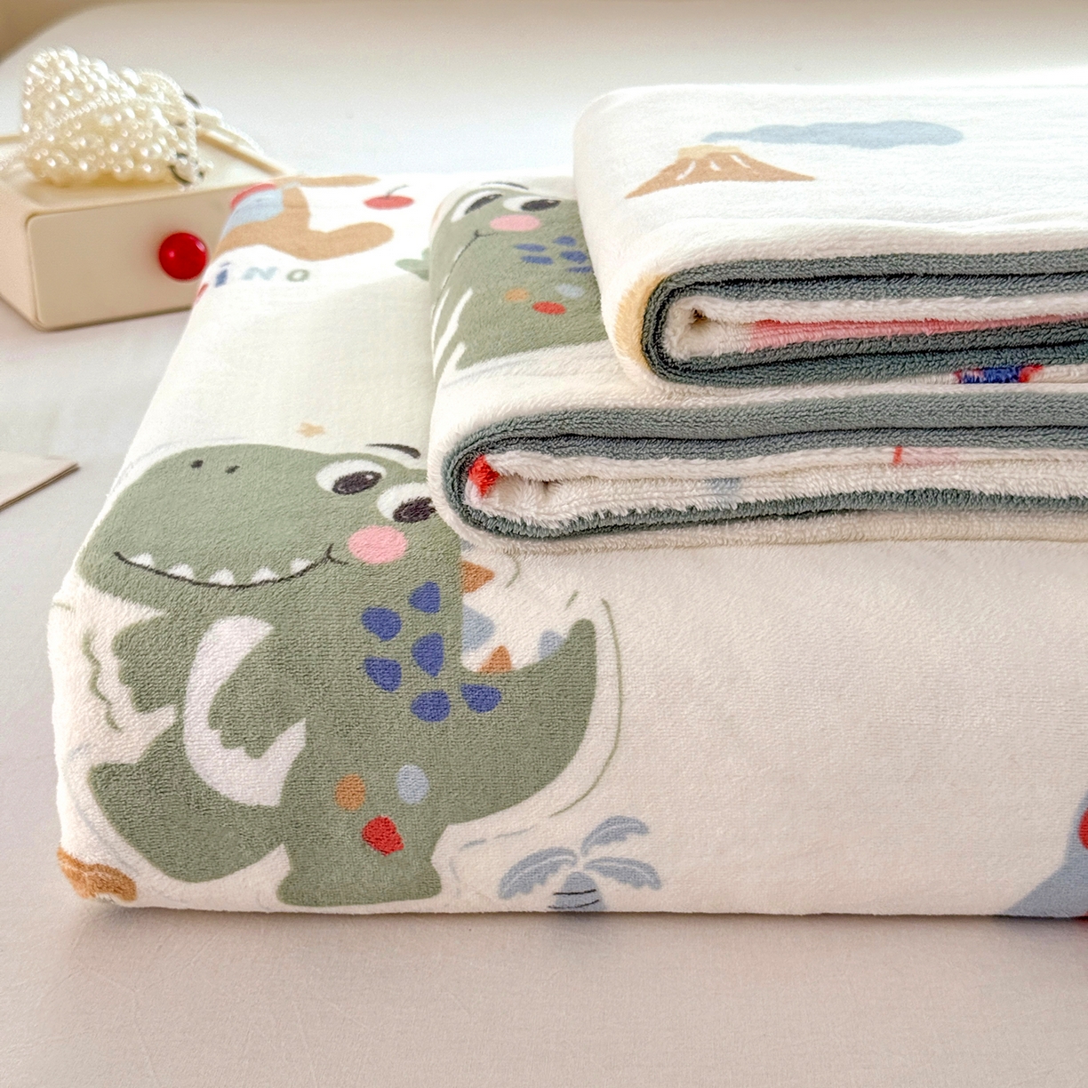 91家纺网 家纺一手货源 找家纺 金盛纺 2025新款高克重牛奶绒印花系列单床单(可定制) 大宝贝