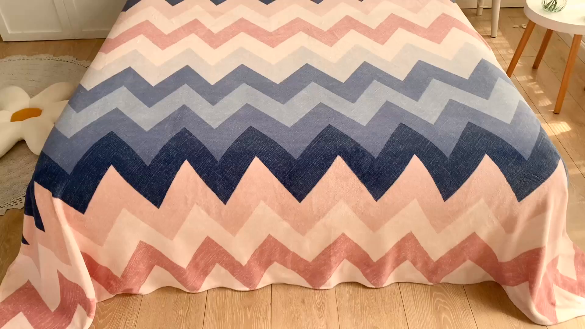 91家纺网 家纺一手货源 找家纺 金盛纺 2025新款高克重牛奶绒印花系列单床单(可定制) 梦境（粉）