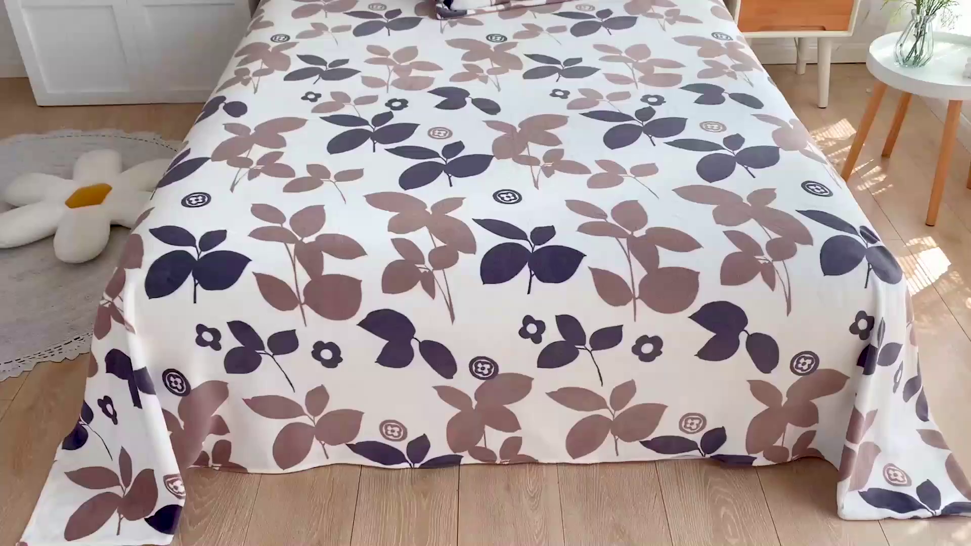 91家纺网 家纺一手货源 找家纺 金盛纺 2025新款高克重牛奶绒印花系列单床单(可定制) 落叶