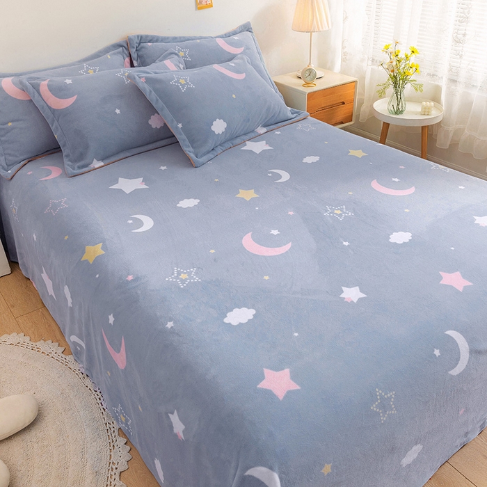 91家纺网 家纺一手货源 找家纺 金盛纺 2025新款高克重牛奶绒印花系列单床单(可定制) 梦幻星空（蓝）