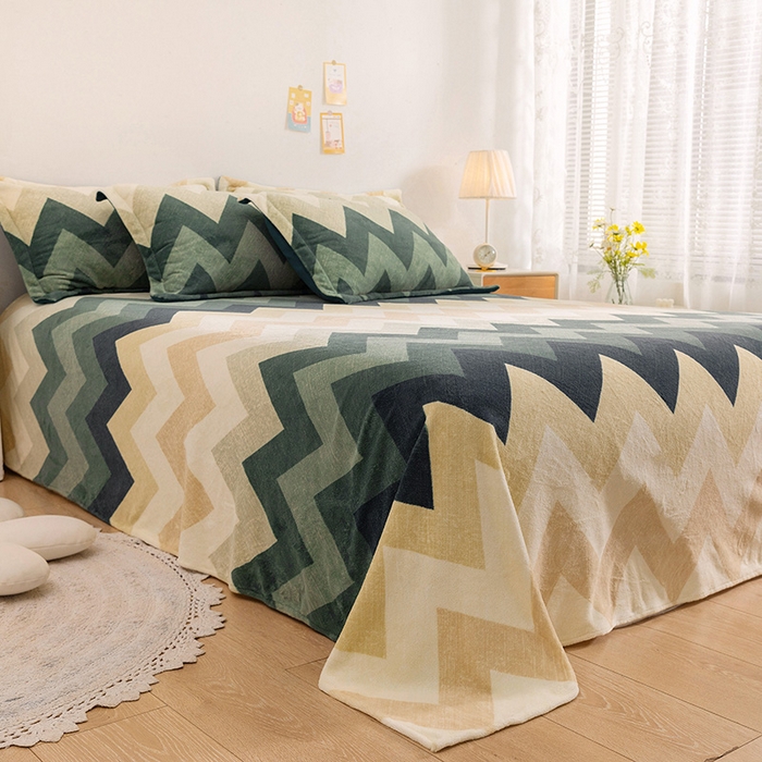 91家纺网 家纺一手货源 找家纺 金盛纺 2025新款高克重牛奶绒印花系列单床单(可定制) 梦境（绿）