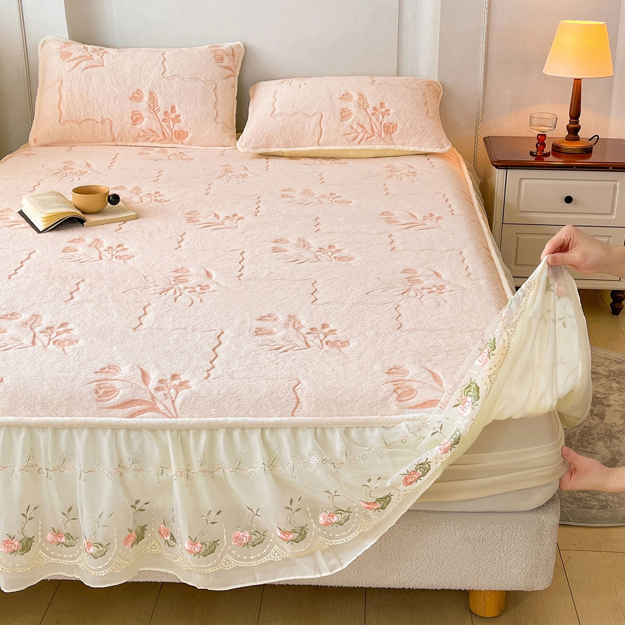 91家纺网 家纺一手货源 找家纺 （总）眠势力 2025新款兔毛绒雕花床笠单件冬季兔兔绒加绒保暖席梦思床垫保护套全包