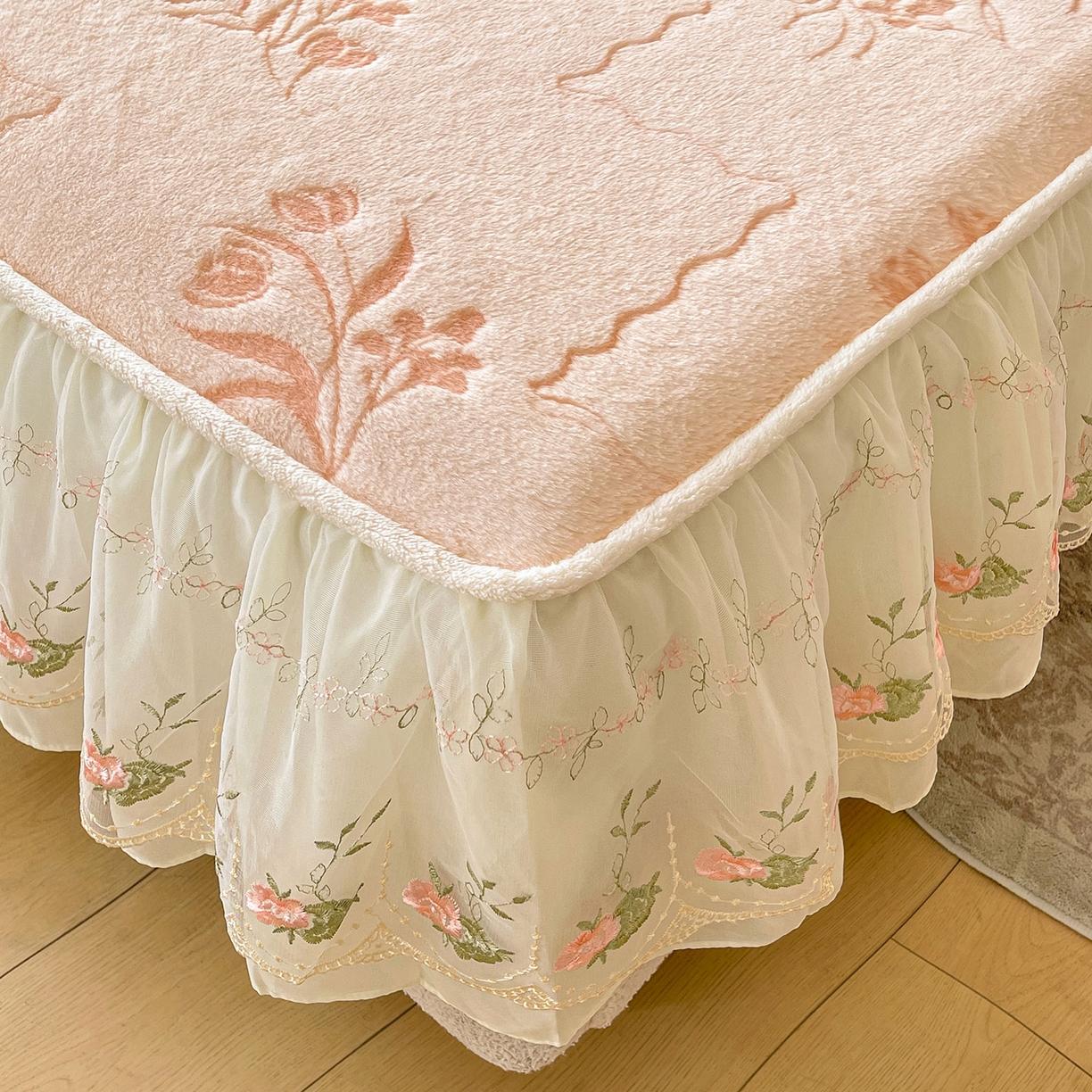 91家纺网 家纺一手货源 找家纺 眠势力 2025新款兔毛绒雕花床笠单件冬季兔兔绒加绒保暖席梦思床垫保护套全包 繁花-沁粉