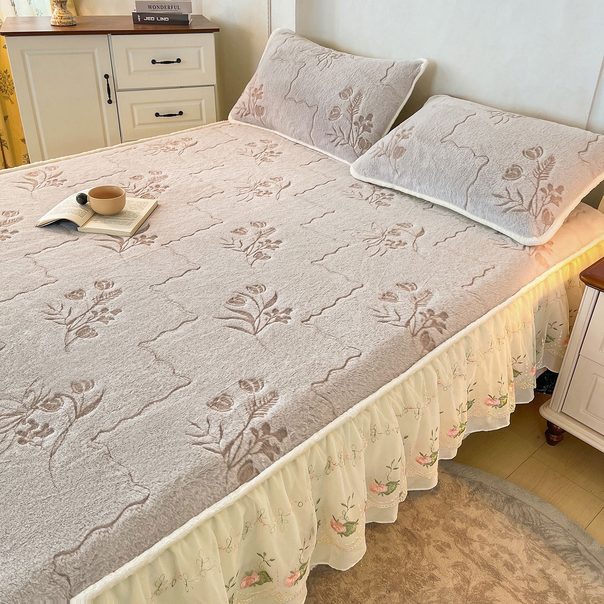 91家纺网 家纺一手货源 找家纺 眠势力 2025新款兔毛绒雕花床笠单件冬季兔兔绒加绒保暖席梦思床垫保护套全包 繁花-灰紫