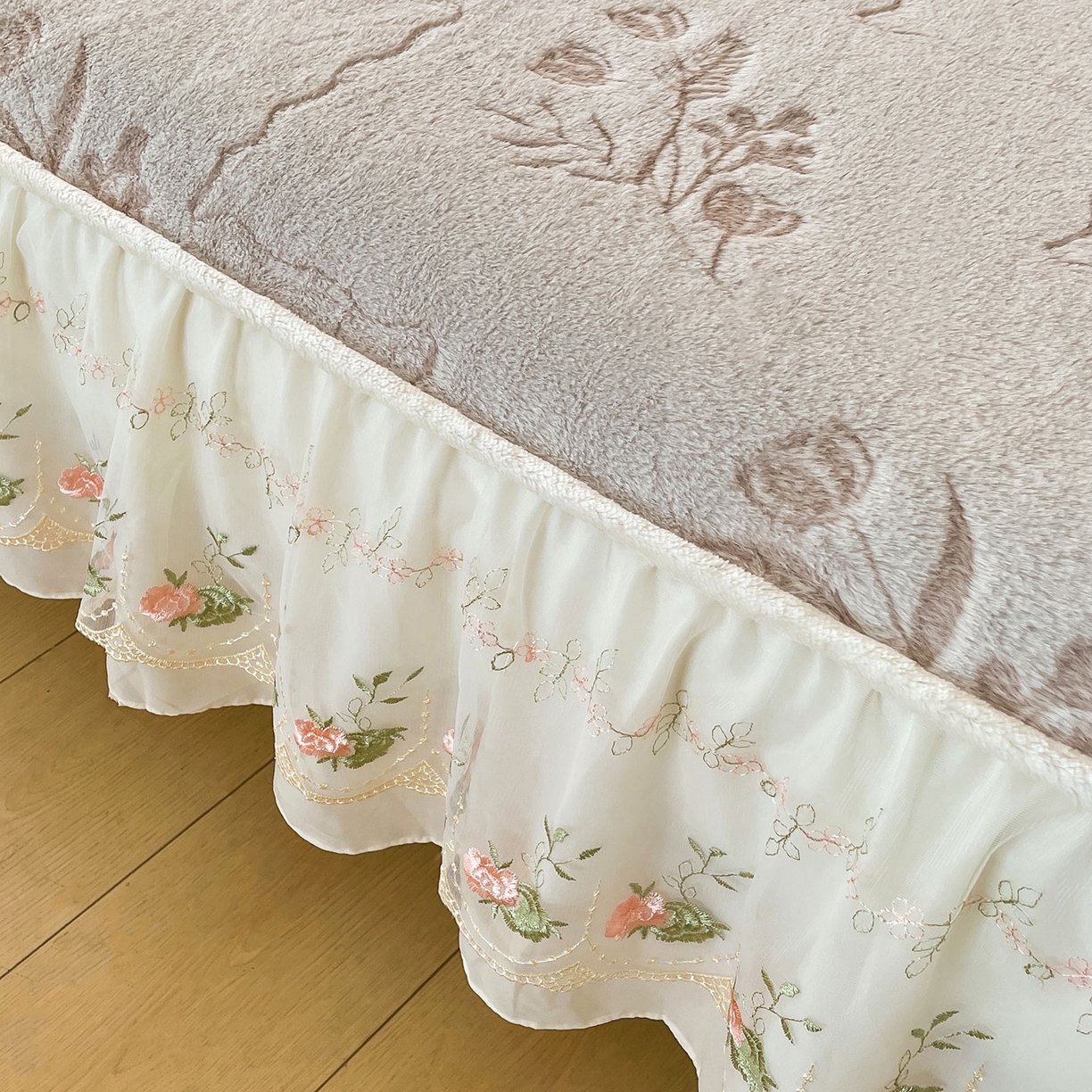 91家纺网 家纺一手货源 找家纺 眠势力 2025新款兔毛绒雕花床笠单件冬季兔兔绒加绒保暖席梦思床垫保护套全包 繁花-灰紫