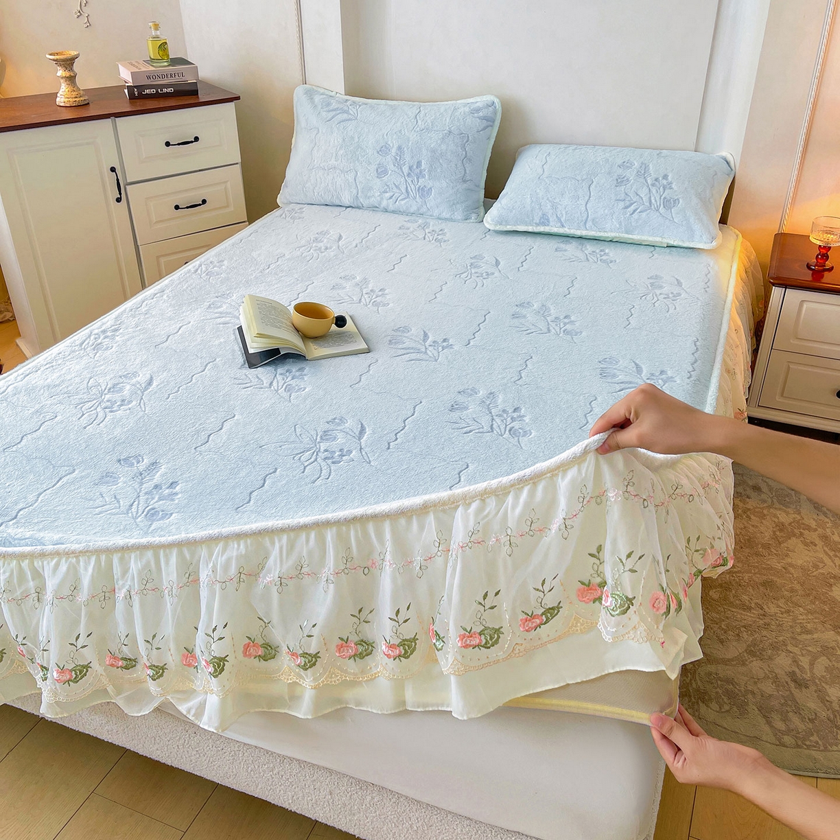 91家纺网 家纺一手货源 找家纺 眠势力 2025新款兔毛绒雕花床笠单件冬季兔兔绒加绒保暖席梦思床垫保护套全包 繁花-霜兰