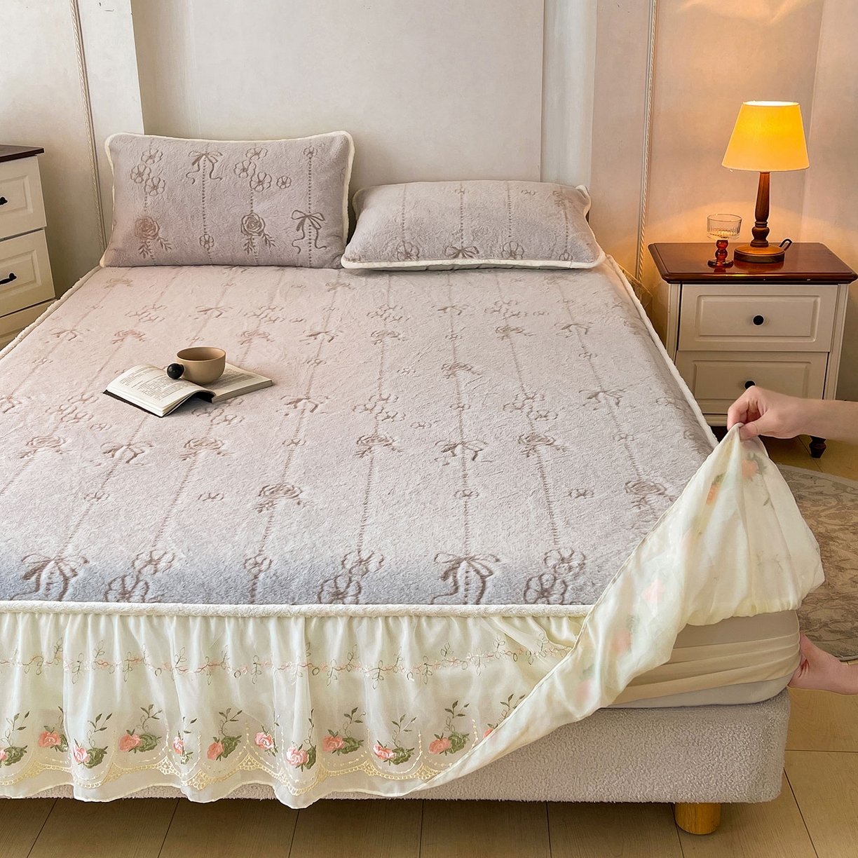 91家纺网 家纺一手货源 找家纺 眠势力 2025新款兔毛绒雕花床笠单件冬季兔兔绒加绒保暖席梦思床垫保护套全包 若溪-灰紫