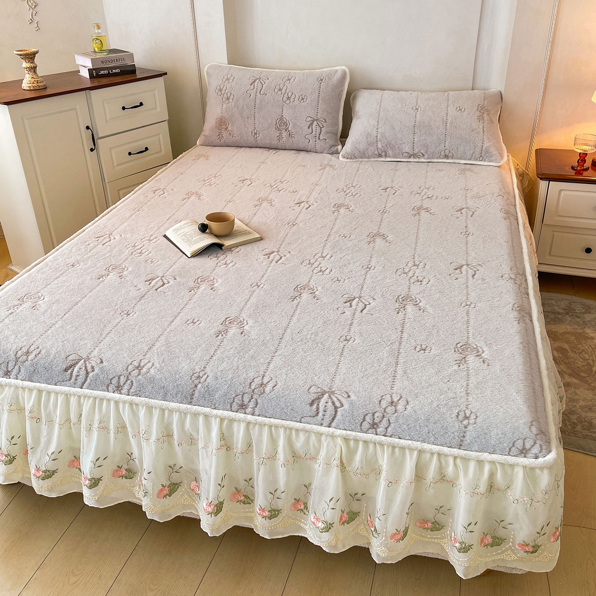 91家纺网 家纺一手货源 找家纺 眠势力 2025新款兔毛绒雕花床笠单件冬季兔兔绒加绒保暖席梦思床垫保护套全包 若溪-灰紫