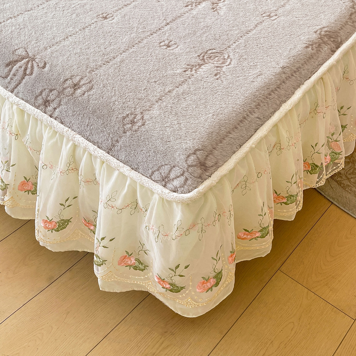 91家纺网 家纺一手货源 找家纺 眠势力 2025新款兔毛绒雕花床笠单件冬季兔兔绒加绒保暖席梦思床垫保护套全包 若溪-灰紫