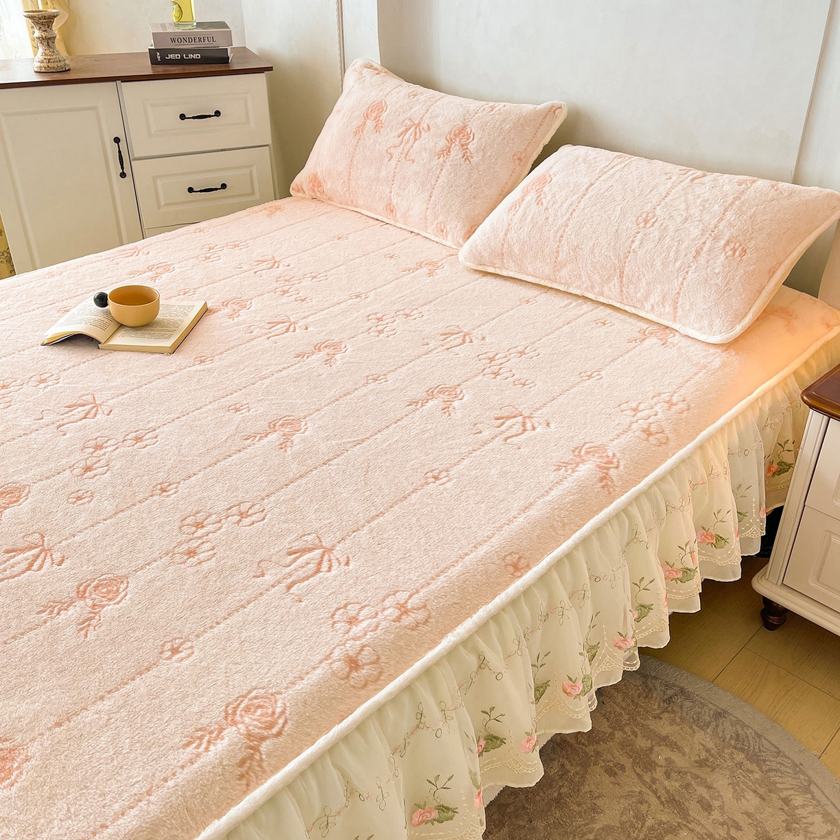 91家纺网 家纺一手货源 找家纺 眠势力 2025新款兔毛绒雕花床笠单件冬季兔兔绒加绒保暖席梦思床垫保护套全包 若溪-沁粉