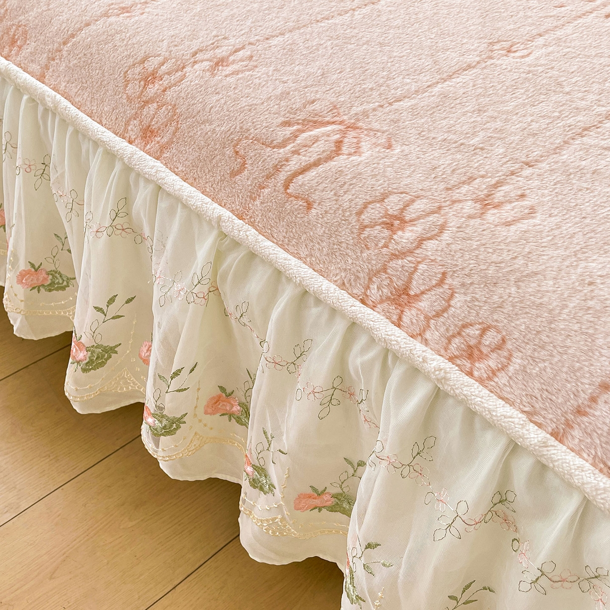 91家纺网 家纺一手货源 找家纺 眠势力 2025新款兔毛绒雕花床笠单件冬季兔兔绒加绒保暖席梦思床垫保护套全包 若溪-沁粉