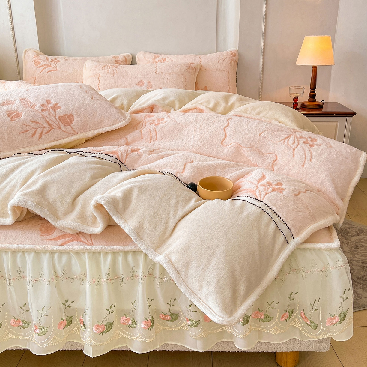 91家纺网 家纺一手货源 找家纺 眠势力 2025新款兔毛绒雕花被套冬季兔兔绒加绒保暖被罩 繁花-沁粉