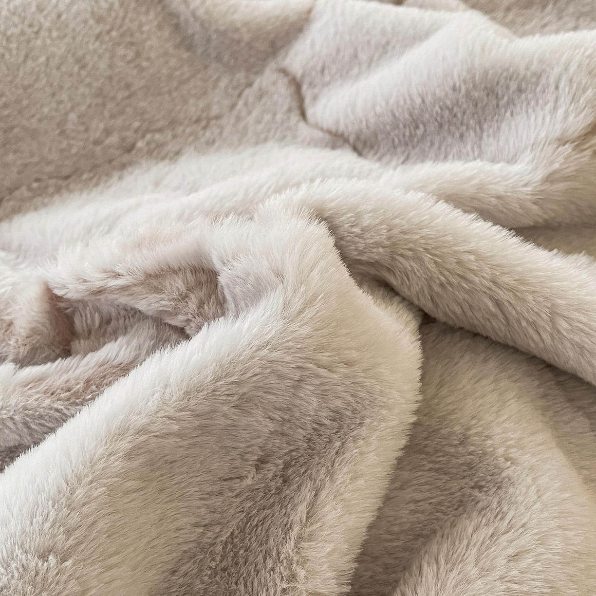 91家纺网 家纺一手货源 找家纺 眠势力 2025新款兔毛绒雕花被套冬季兔兔绒加绒保暖被罩 繁花-灰紫