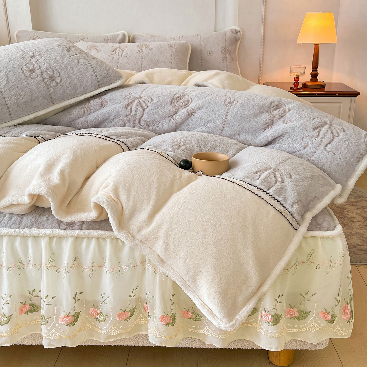 91家纺网 家纺一手货源 找家纺 眠势力 2025新款兔毛绒雕花被套冬季兔兔绒加绒保暖被罩 若溪-灰紫