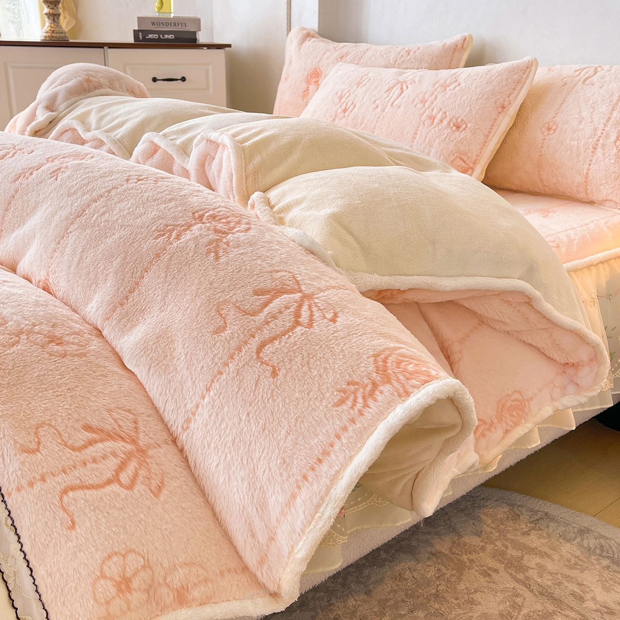 91家纺网 家纺一手货源 找家纺 眠势力 2025新款兔毛绒雕花被套冬季兔兔绒加绒保暖被罩 若溪-沁粉