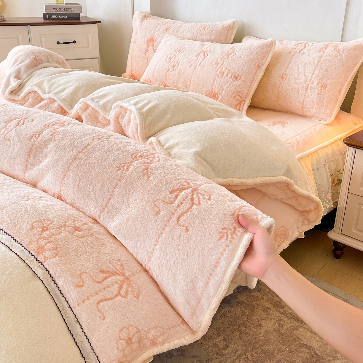 91家纺网 家纺一手货源 找家纺 眠势力 2025新款兔毛绒雕花被套冬季兔兔绒加绒保暖被罩 若溪-沁粉