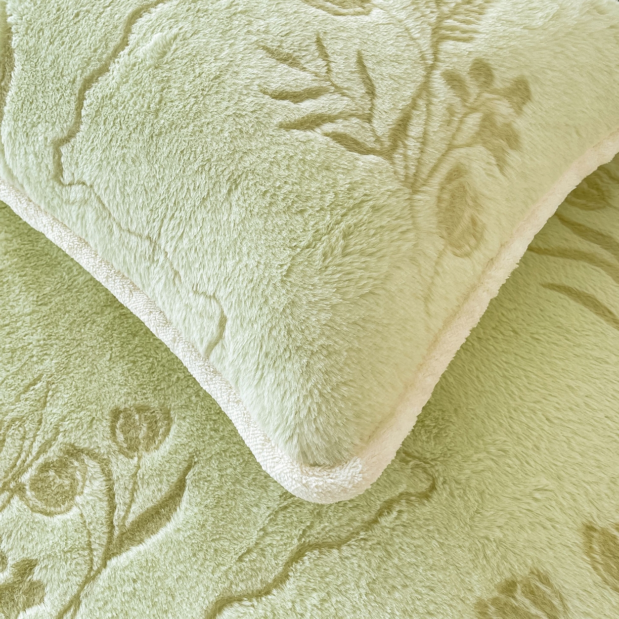 91家纺网 家纺一手货源 找家纺 眠势力 2025新款兔毛绒雕花枕套冬季兔兔绒加绒枕头套-拉链款 繁花-绒绿