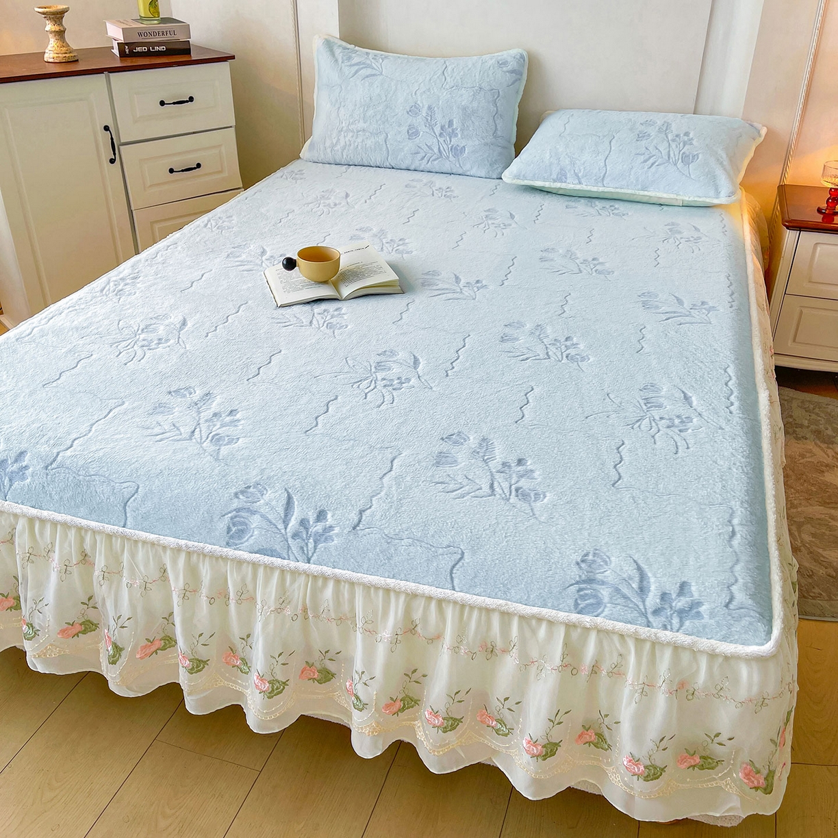 91家纺网 家纺一手货源 找家纺 眠势力 2025新款兔毛绒雕花枕套冬季兔兔绒加绒枕头套-拉链款 繁花-霜兰