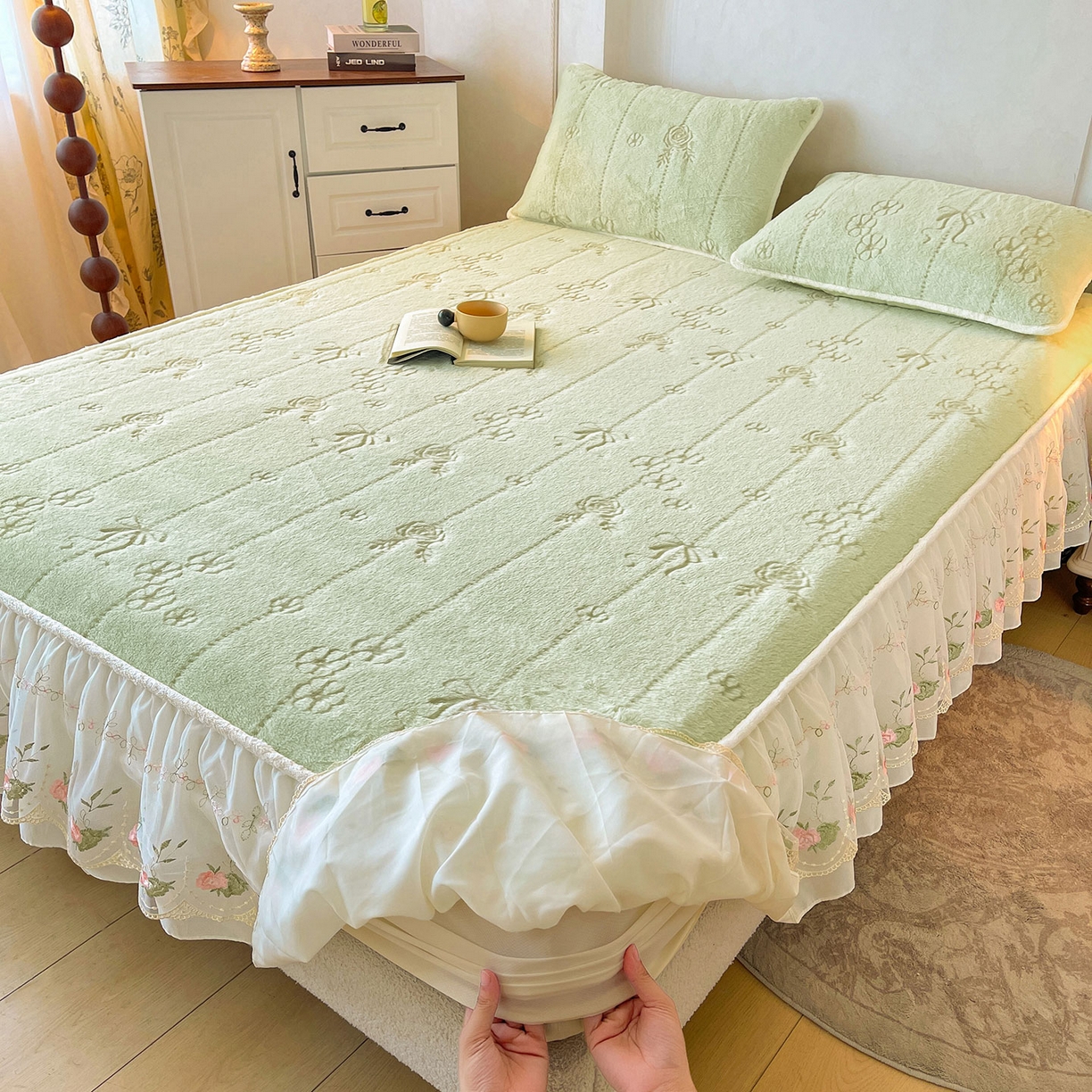 91家纺网 家纺一手货源 找家纺 眠势力 2025新款兔毛绒雕花枕套冬季兔兔绒加绒枕头套-拉链款 若溪-绒绿