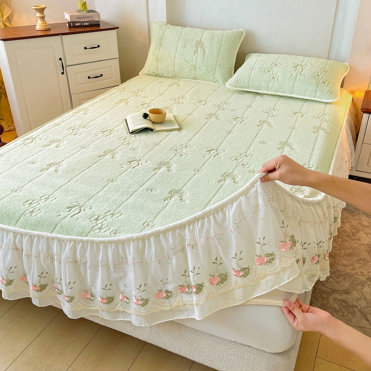 91家纺网 家纺一手货源 找家纺 眠势力 2025新款兔毛绒雕花枕套冬季兔兔绒加绒枕头套-拉链款 若溪-绒绿