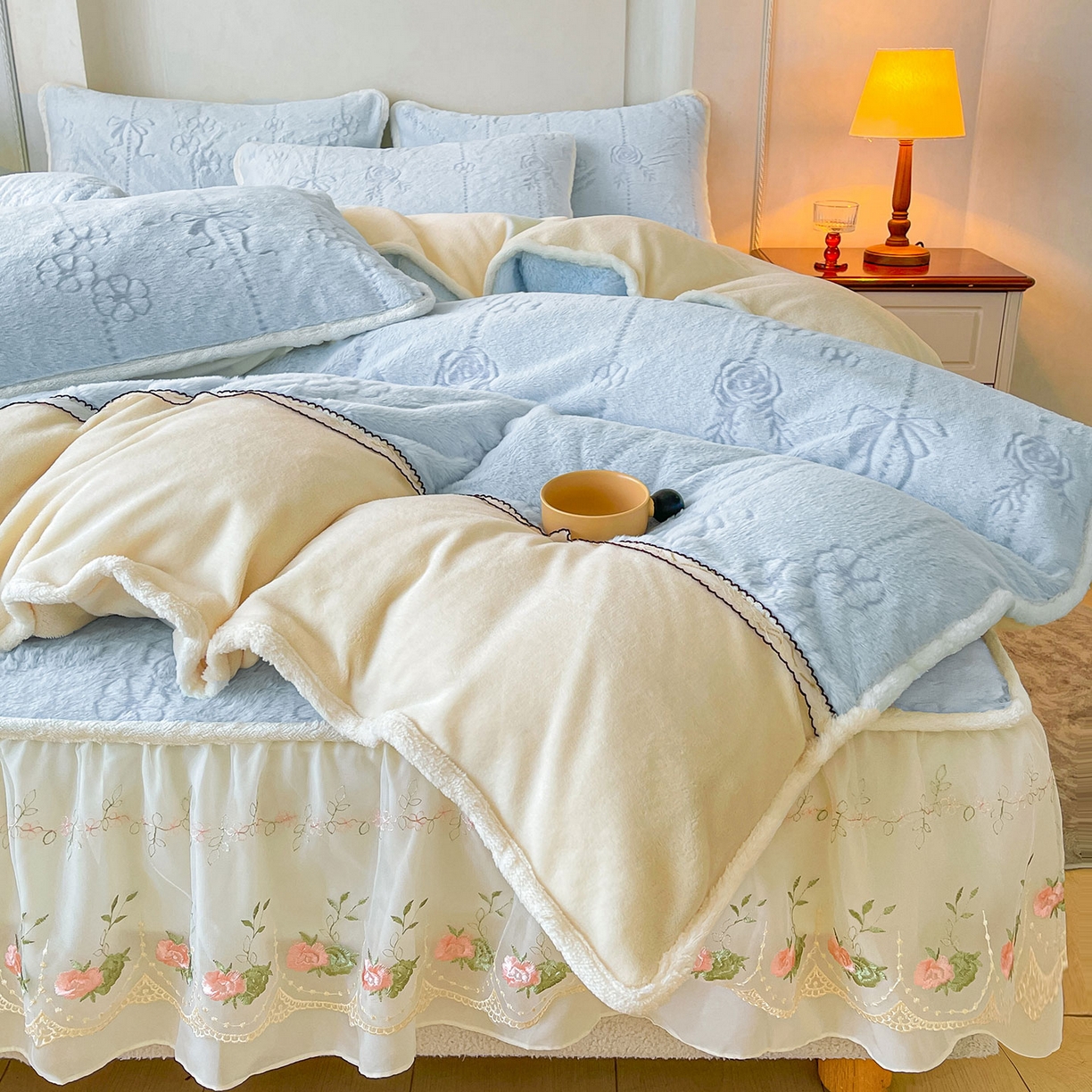 91家纺网 家纺一手货源 找家纺 眠势力 2025新款兔毛绒雕花枕套冬季兔兔绒加绒枕头套-拉链款 若溪-霜兰