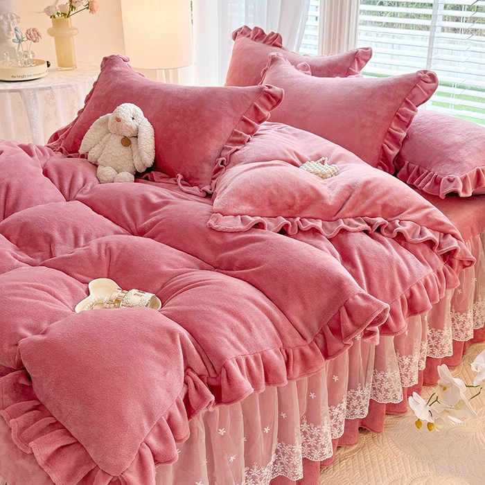 91家纺网 家纺一手货源 找家纺 （总）优家居 2025秋冬高克重牛奶绒床裙款四件套纯色蕾丝边花边刺绣法式公主风床裙款被套