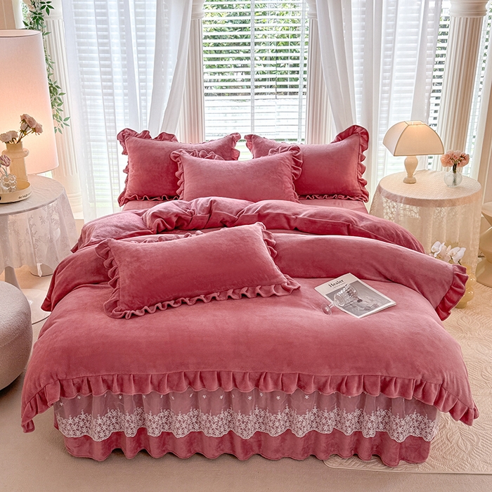 91家纺网 家纺一手货源 找家纺 （总）优家居 2025秋冬高克重牛奶绒床裙款四件套纯色蕾丝边花边刺绣法式公主风床裙款被套