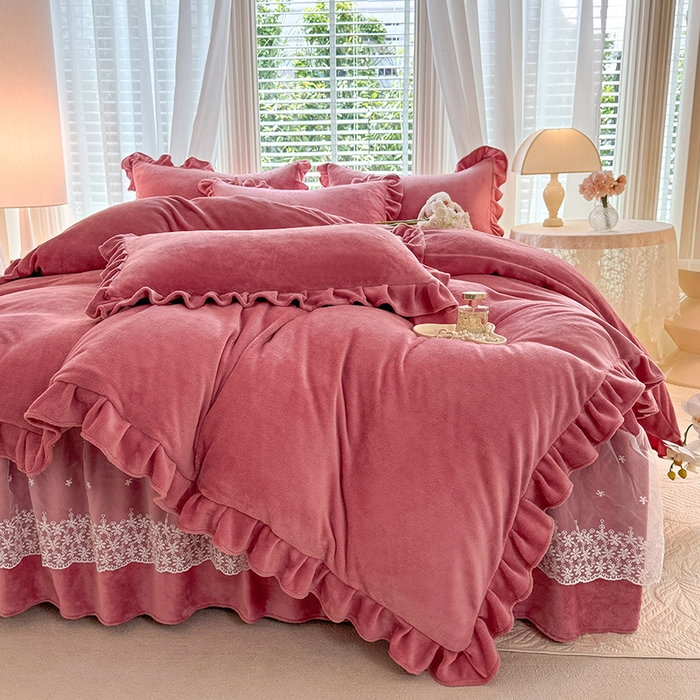 91家纺网 家纺一手货源 找家纺 （总）优家居 2025秋冬高克重牛奶绒床裙款四件套纯色蕾丝边花边刺绣法式公主风床裙款被套