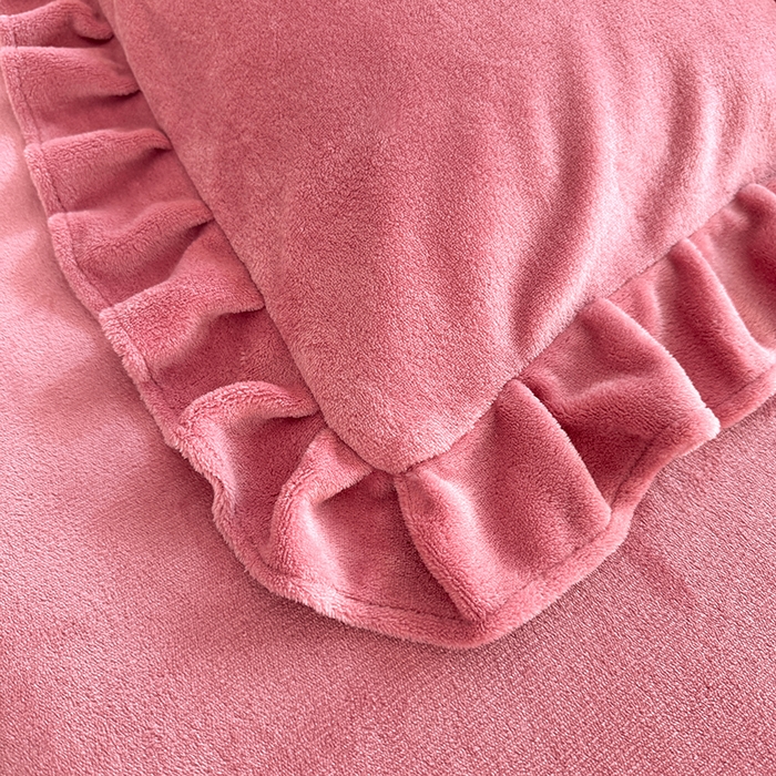 91家纺网 家纺一手货源 找家纺 （总）优家居 2025秋冬高克重牛奶绒床裙纯色蕾丝边花边刺绣法式公主风床罩床盖