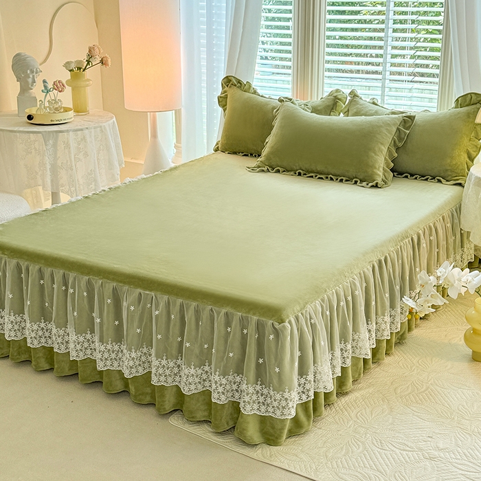 91家纺网 家纺一手货源 找家纺 （总）优家居 2025秋冬高克重牛奶绒床裙纯色蕾丝边花边刺绣法式公主风床罩床盖