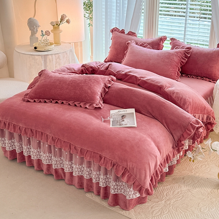 91家纺网 家纺一手货源 找家纺 优家居 2025秋冬高克重牛奶绒床裙款四件套纯色蕾丝边花边刺绣法式公主风床裙款被套 浅豆沙